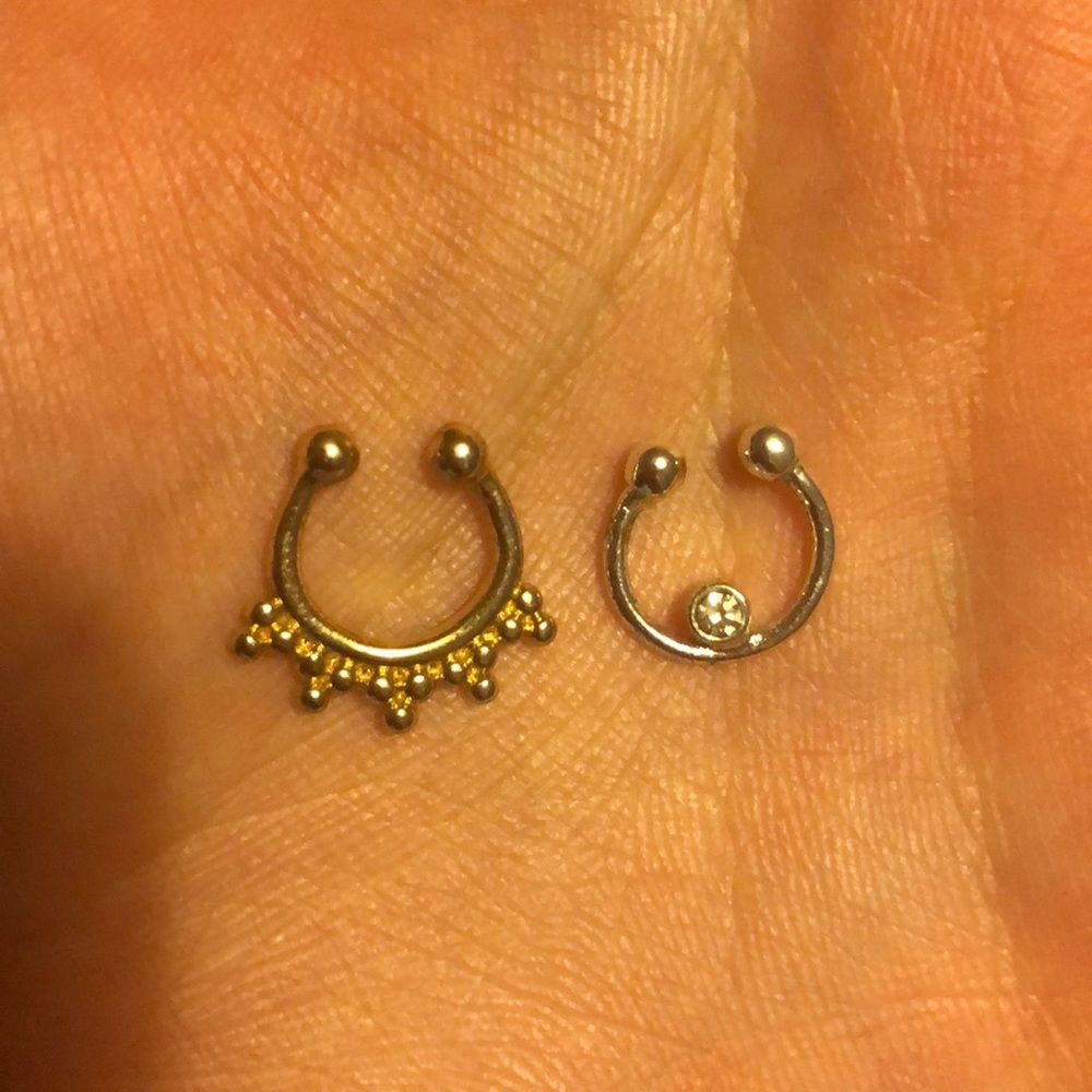 Faux fake nose piercing / septum ring